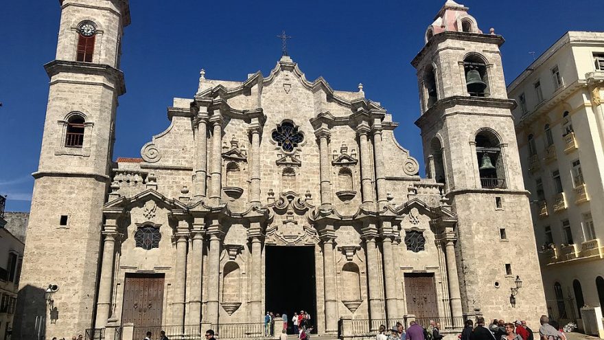 https://commons.wikimedia.org/wiki/File:Havana_Cathedral,_Cuba.jpg
