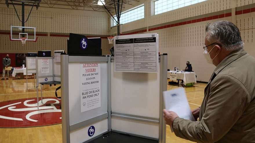 https://commons.wikimedia.org/wiki/File:Michael_Georg_Link_examines_a_voting_booth_in_Washington,_DC,_3_Nov._2020_(50564571952).jpg